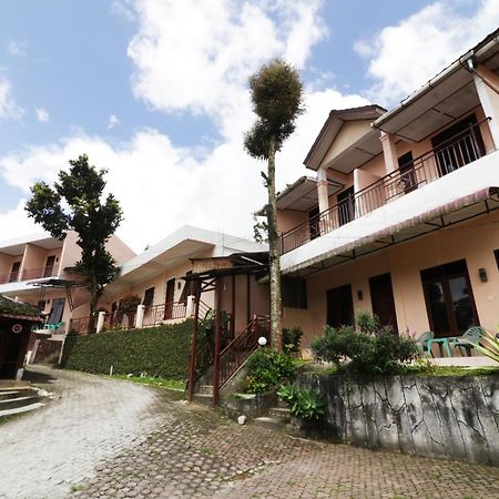Villa Keluarga Bre Batunanggar Berastagi Buitenkant foto