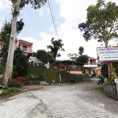 Villa Keluarga Bre Batunanggar Berastagi Buitenkant foto