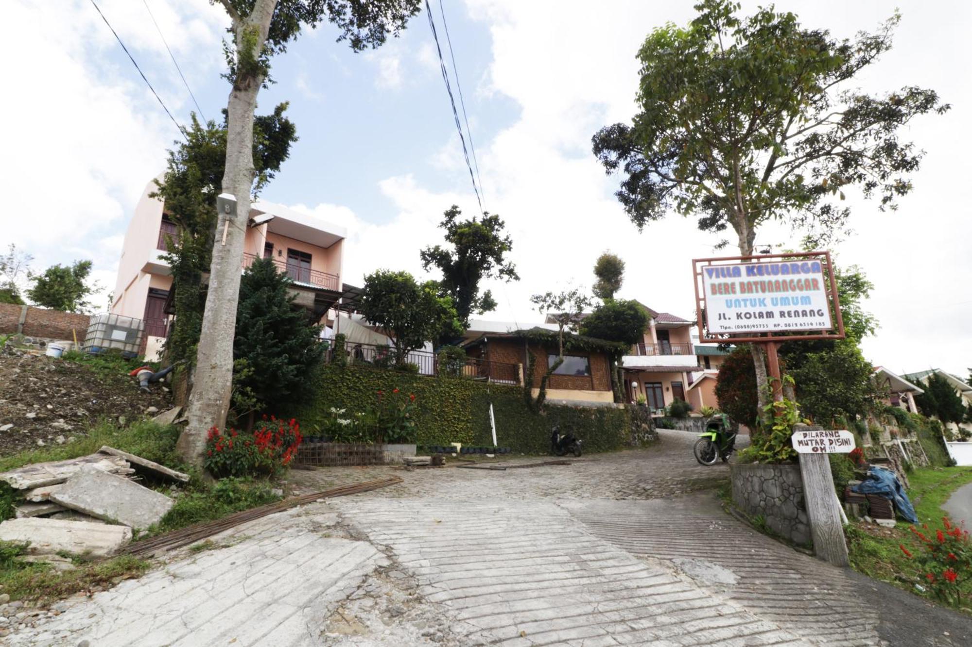 Villa Keluarga Bre Batunanggar Berastagi Buitenkant foto