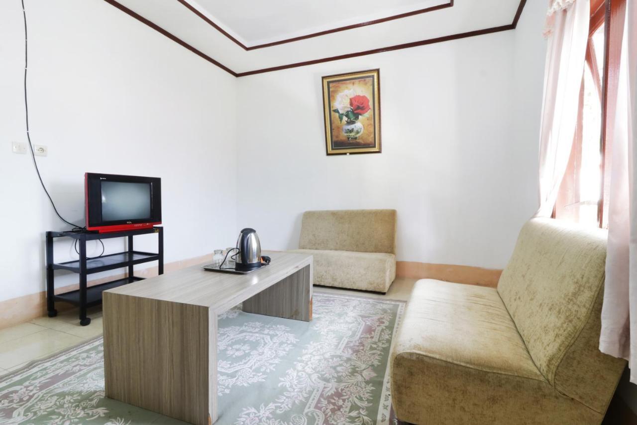 Villa Keluarga Bre Batunanggar Berastagi Buitenkant foto