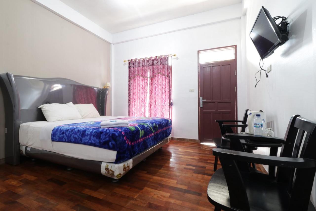 Villa Keluarga Bre Batunanggar Berastagi Buitenkant foto