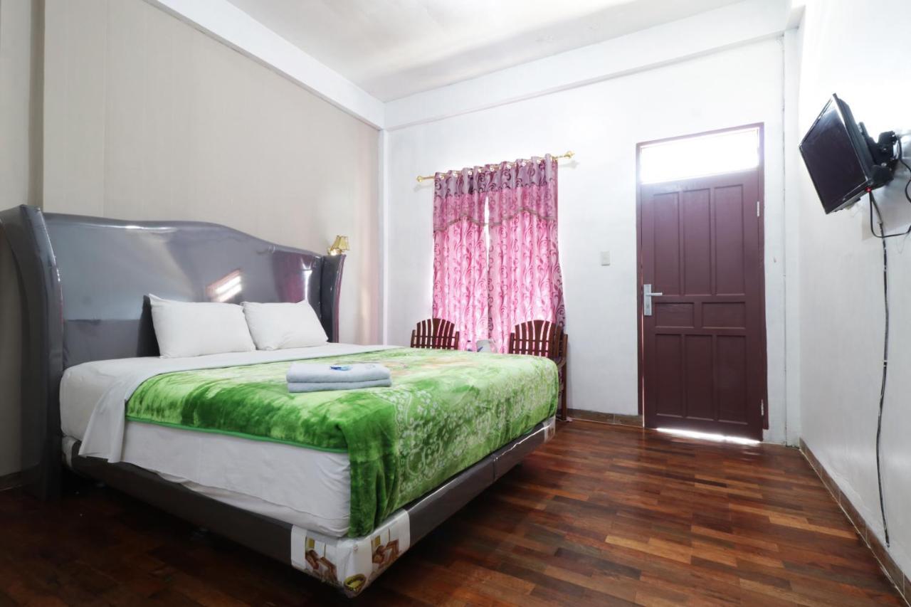 Villa Keluarga Bre Batunanggar Berastagi Buitenkant foto